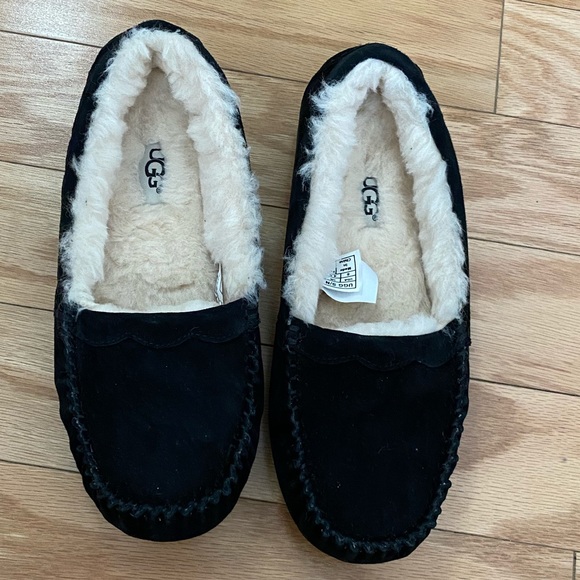 UGG Moccasins - Picture 1 of 8